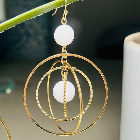 Elegant Orbiting Gold Plated Concentric Circled Dangle Earrings. - Picture 7 of 11